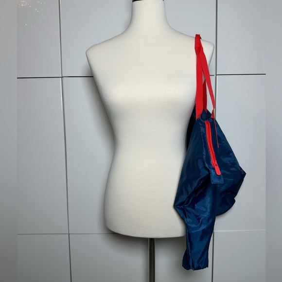 Marvel Reusable Packable Tote Bag Blue Red Large Disneyland Paris NWT - Picture 3 of 10